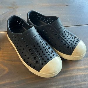 Native Jefferson slip on waterproof water shoes toddler black white